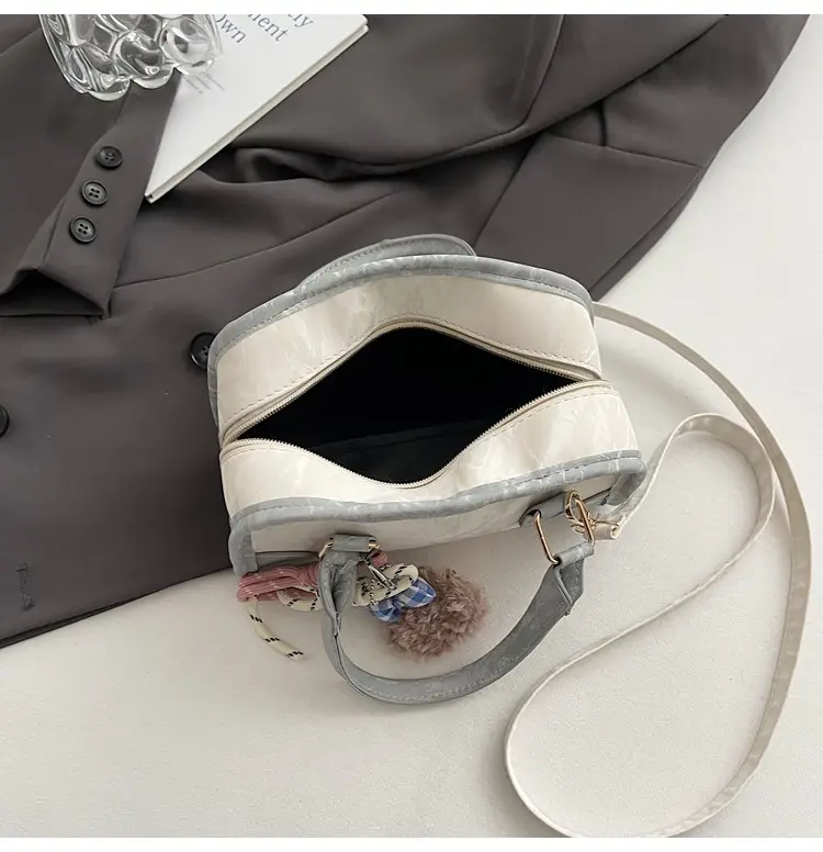 Women's Green Leather Crossbody Bag with Crossbody Strap — feature 18
