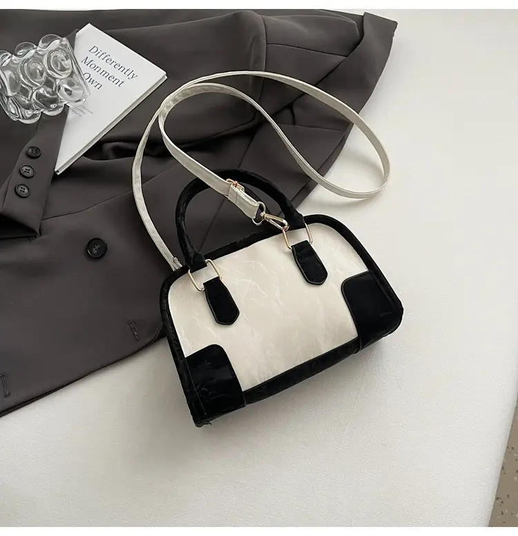 Women's Green Leather Crossbody Bag with Crossbody Strap — feature 23