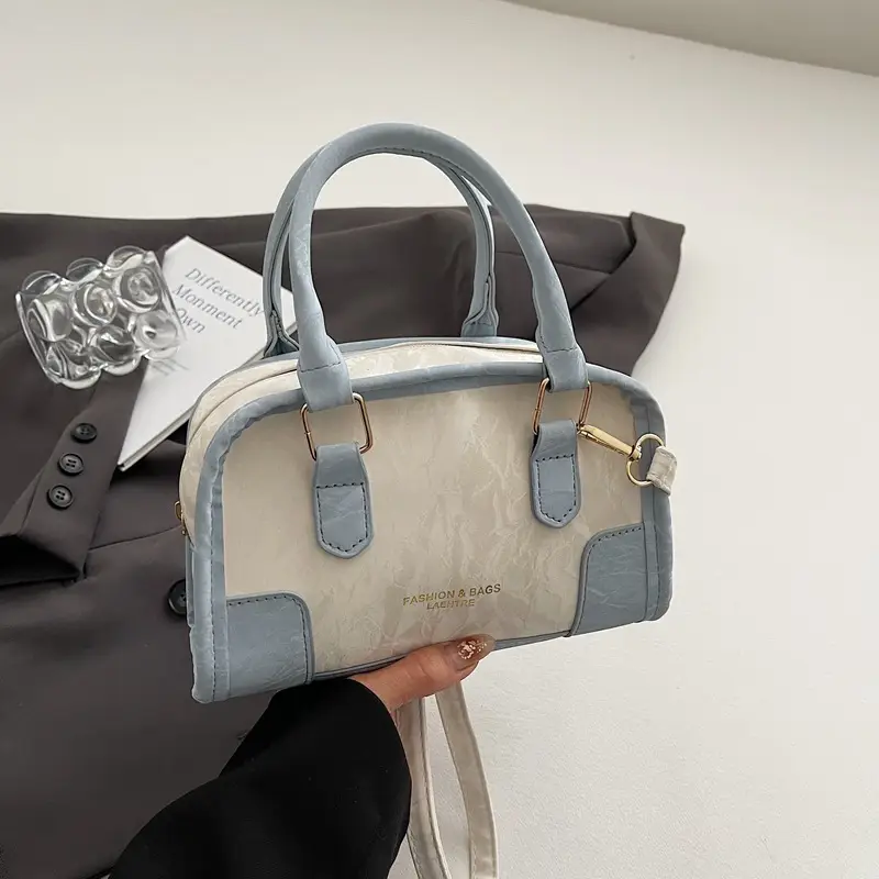 Women's Green Leather Crossbody Bag with Crossbody Strap - Image 2