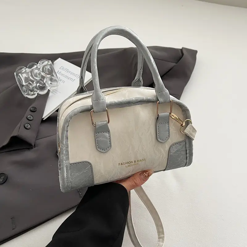 Women's Green Leather Crossbody Bag with Crossbody Strap - Image 4