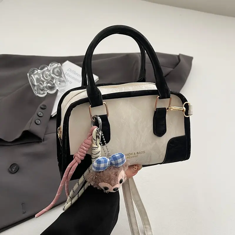 Women's Green Leather Crossbody Bag with Crossbody Strap - Image 6