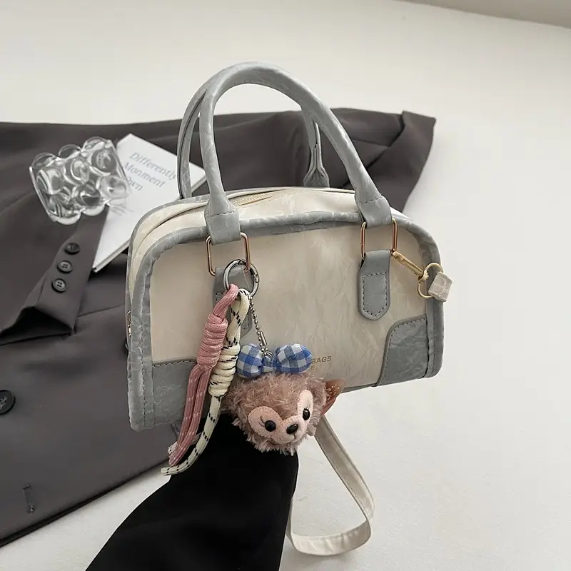 Women's Green Leather Crossbody Bag with Crossbody Strap - Image 9