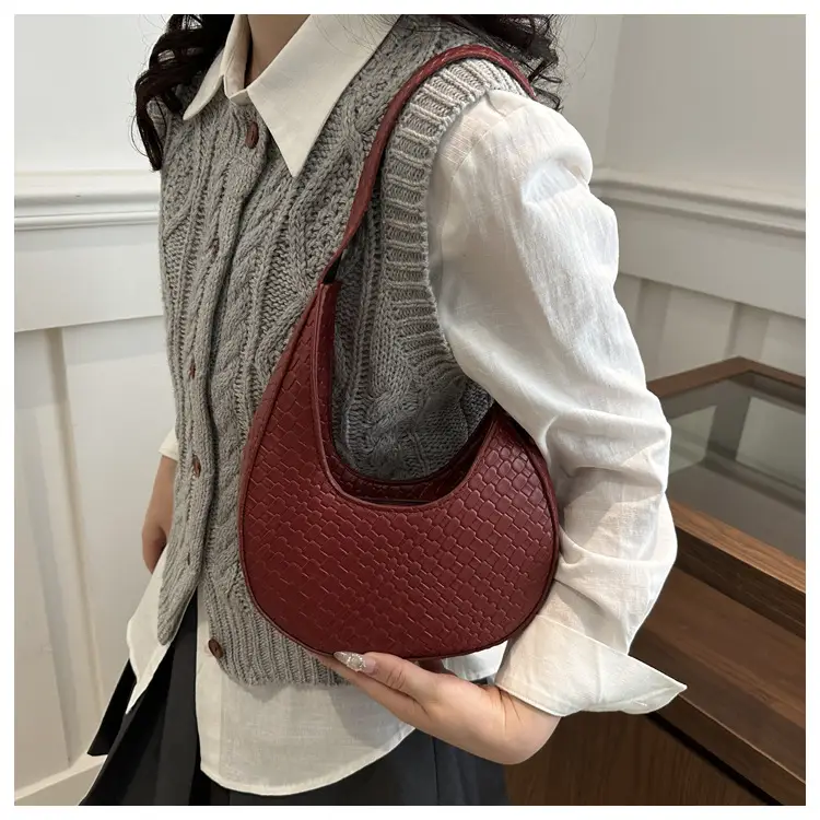 Women's Niche Design Shoulder Bag 2025 — feature 10