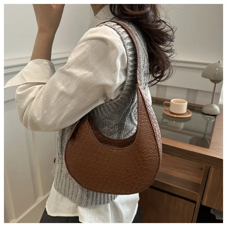 Women's Niche Design Shoulder Bag 2025 — feature 13