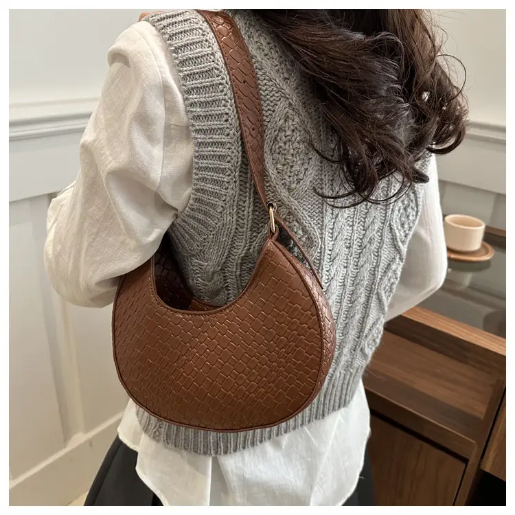Women's Niche Design Shoulder Bag 2025 — feature 15