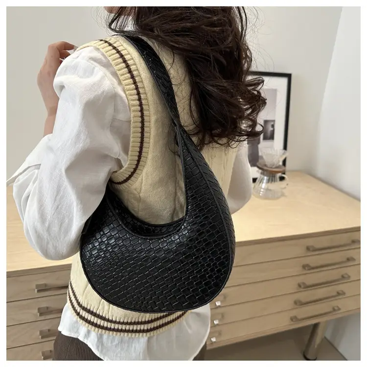 Women's Niche Design Shoulder Bag 2025 — feature 18