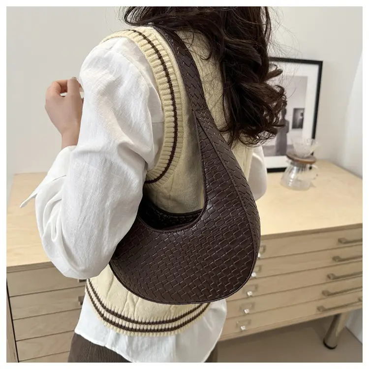 Women's Niche Design Shoulder Bag 2025 — feature 19
