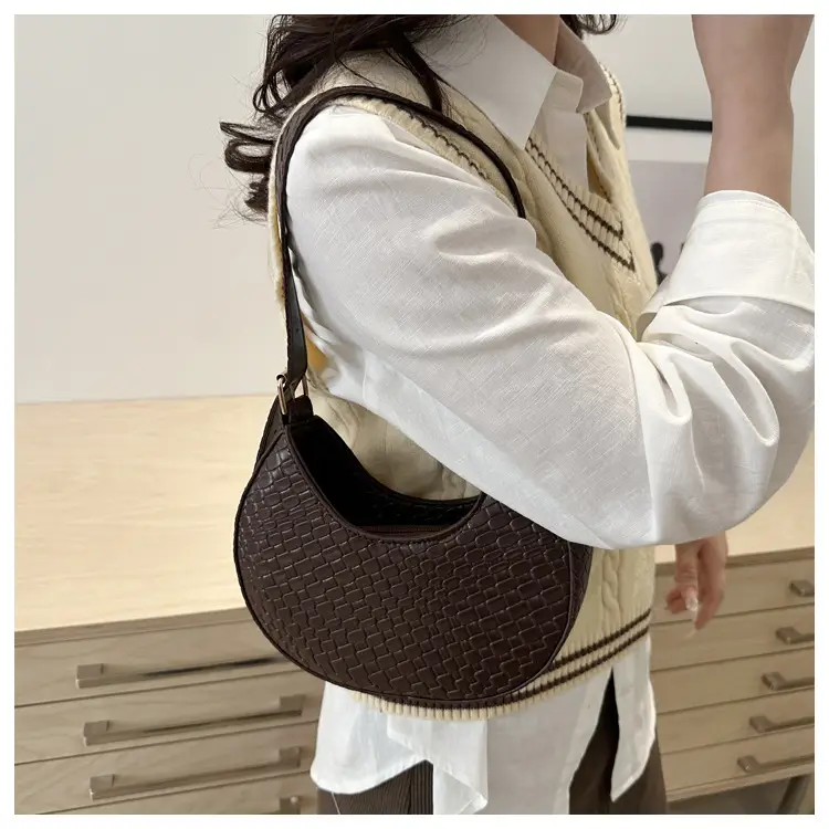 Women's Niche Design Shoulder Bag 2025 — feature 20