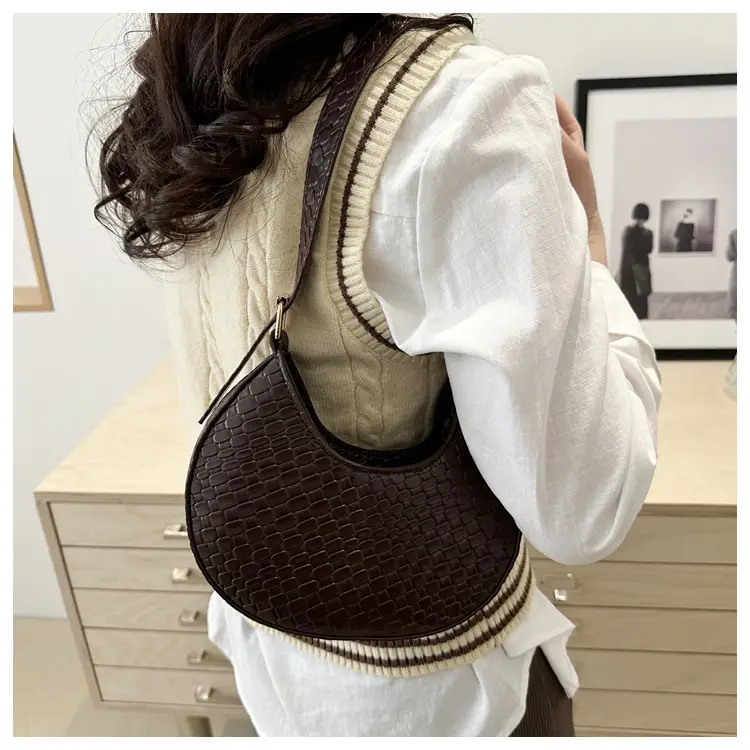 Women's Niche Design Shoulder Bag 2025 — feature 21