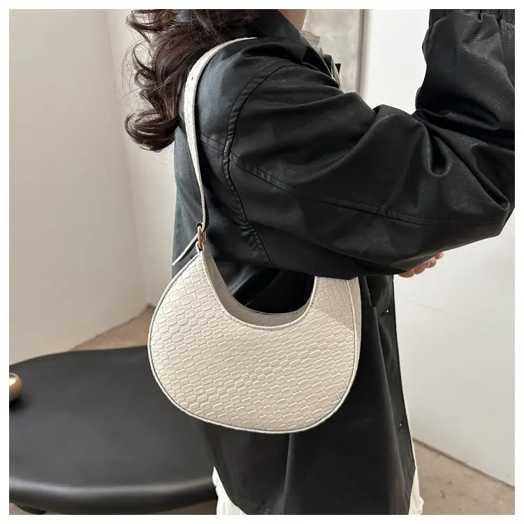 Women's Niche Design Shoulder Bag 2025 — feature 7