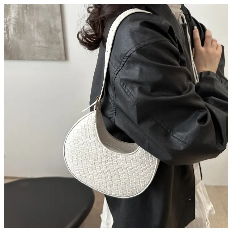 Women's Niche Design Shoulder Bag 2025 — feature 8