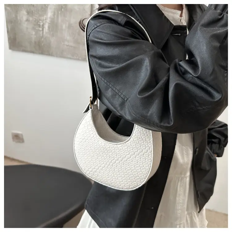 Women's Niche Design Shoulder Bag 2025 — feature 9