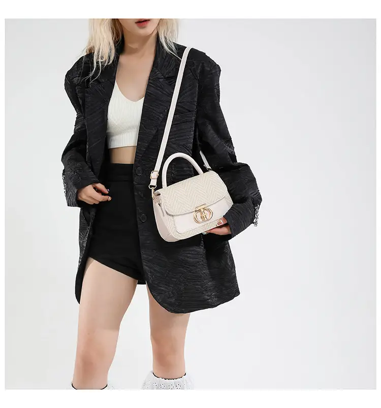 Green Patchwork Crossbody Bag with Lock Buckle 2025 — feature 10