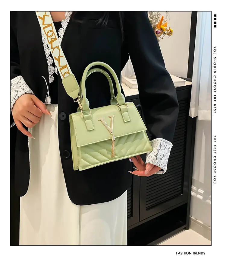 Retro Tassel Embroidery Shoulder Bag Beige 2025 — feature 1