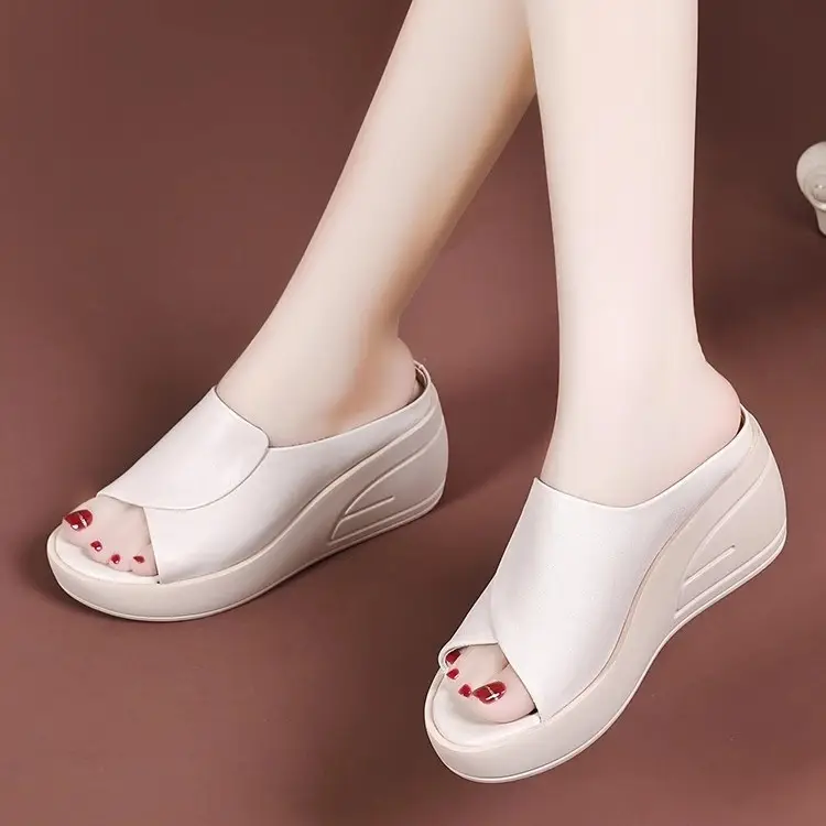 Cross-Border New Style Genuine Soft Leather Non-Slip Wear-Resistant Mom Slippers Women's Summer 2025 Waterproof Platform Thick-Soled Fashionable Outer Sandals - Image 3