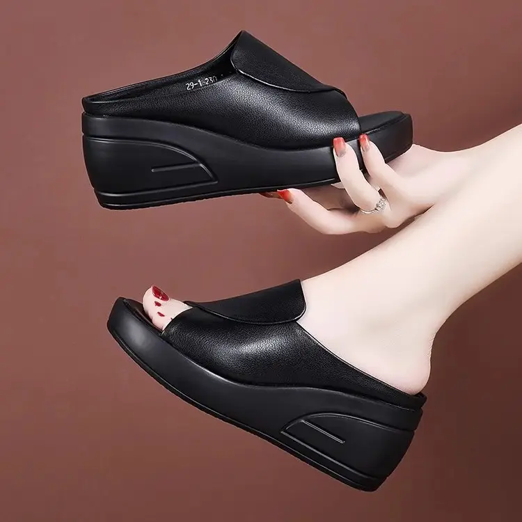 Cross-Border New Style Genuine Soft Leather Non-Slip Wear-Resistant Mom Slippers Women's Summer 2025 Waterproof Platform Thick-Soled Fashionable Outer Sandals - Image 4