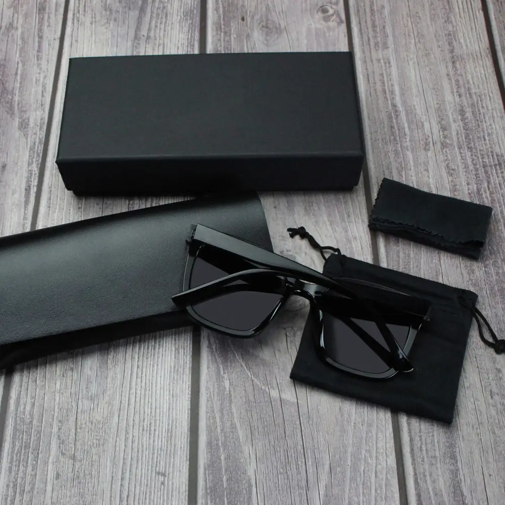 Black Polarized Sunglasses with 3-Point Studs β feature 2
