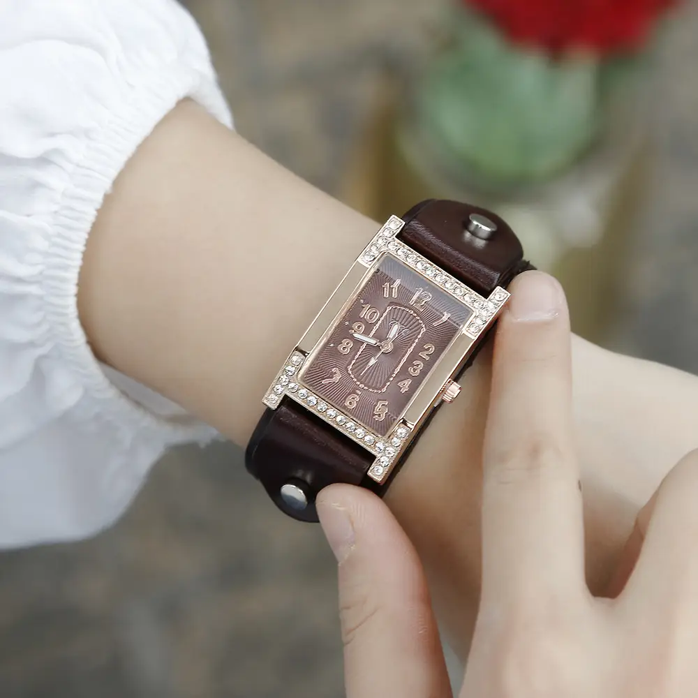 Square Rhinestone Women's Watch Green Leather Magnetic Buckle — feature 6