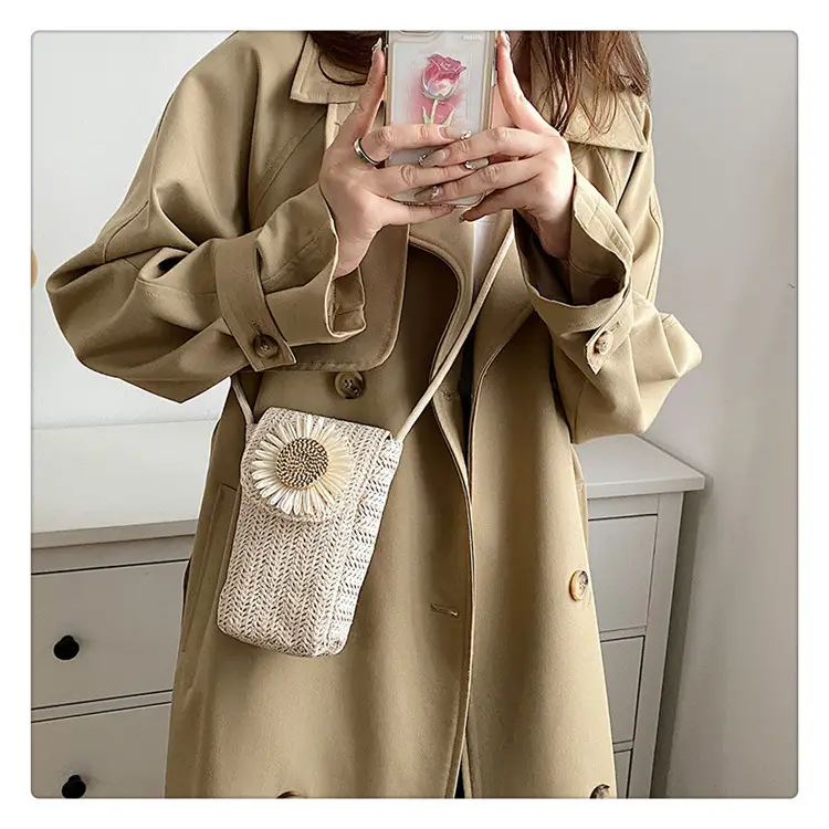Women's Straw Flower Crossbody Bag Beige — feature 11