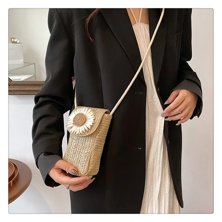 Women's Straw Flower Crossbody Bag Beige — feature 14