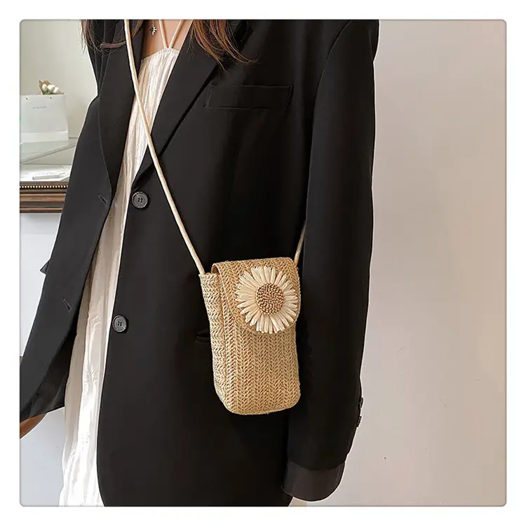 Women's Straw Flower Crossbody Bag Beige — feature 16