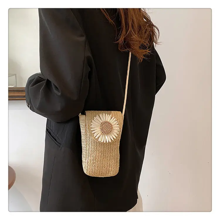 Women's Straw Flower Crossbody Bag Beige — feature 17