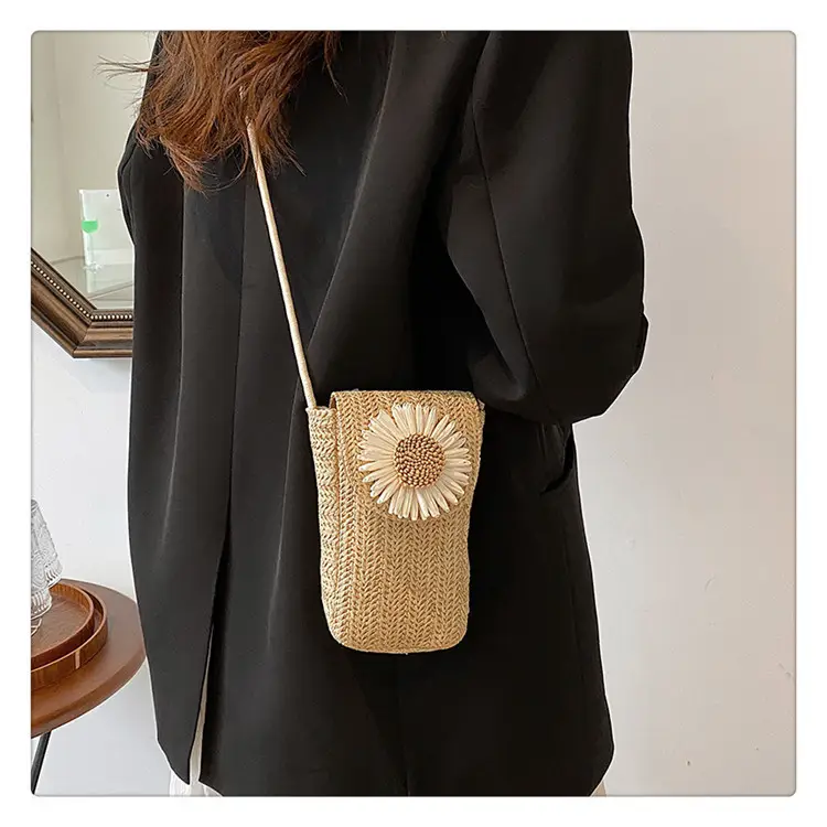 Women's Straw Flower Crossbody Bag Beige — feature 18