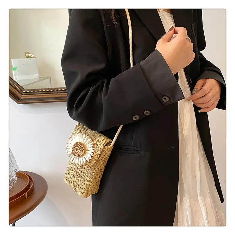 Women's Straw Flower Crossbody Bag Beige — feature 19