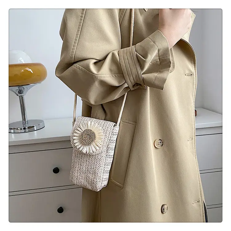 Women's Straw Flower Crossbody Bag Beige — feature 8