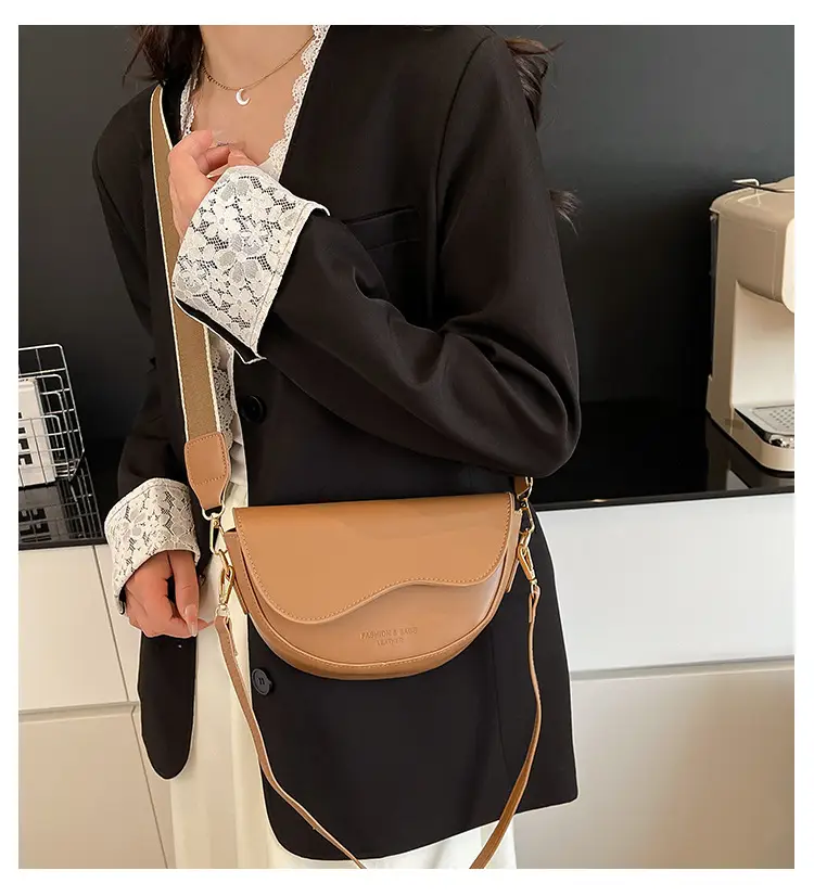 Women's Crossbody Bag Tan Leather 2025 Summer — feature 2