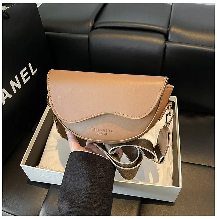 Women's Crossbody Bag Tan Leather 2025 Summer — feature 21