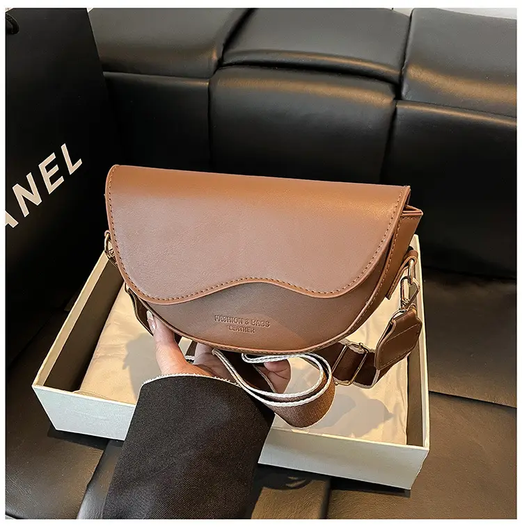Women's Crossbody Bag Tan Leather 2025 Summer - Image 3