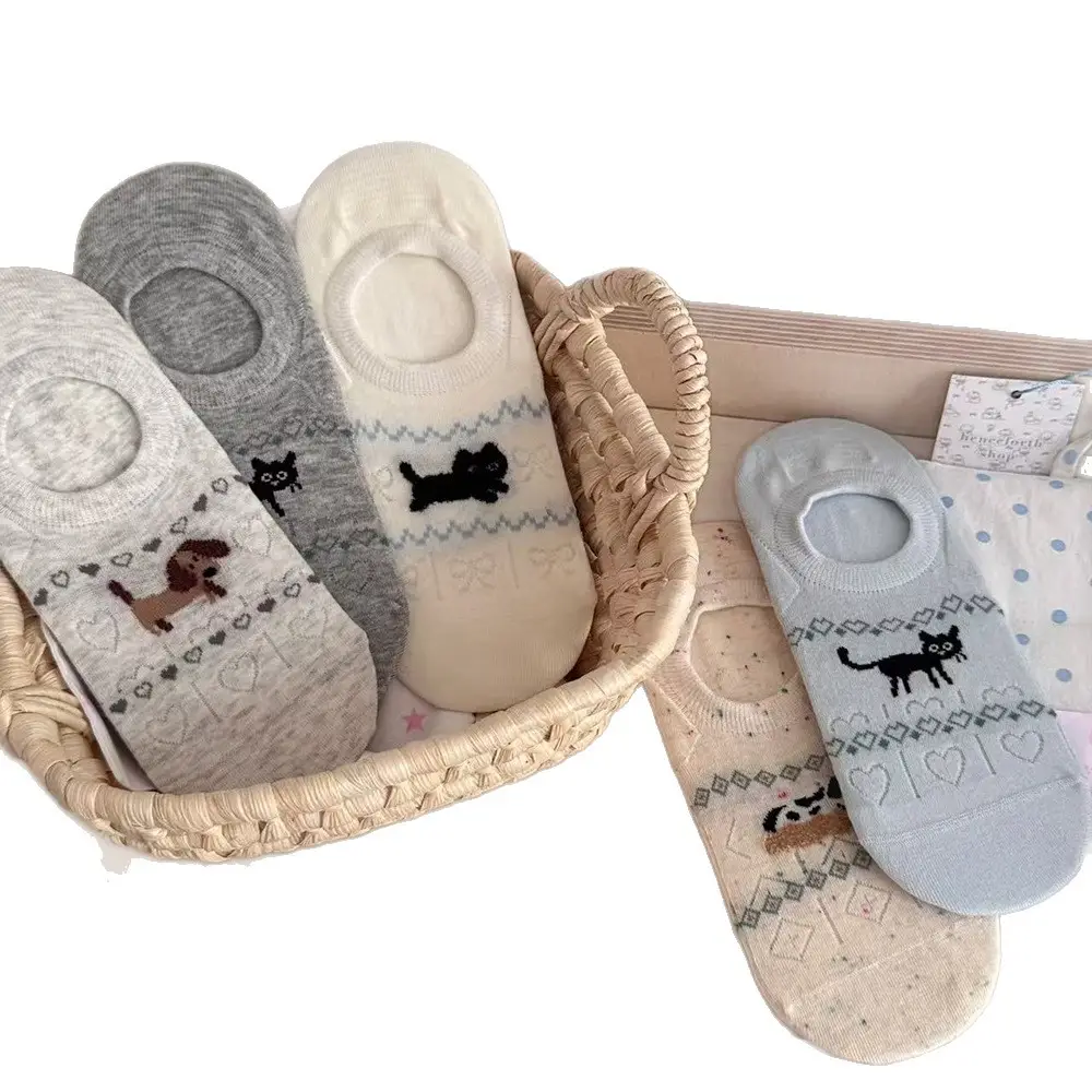 Spring and Summer Socks Women's Socks South Korea Boneless Socks Ultra-thin Silicone Shallow Mouth Boat Socks Fairisland Ins Style Invisible Socks