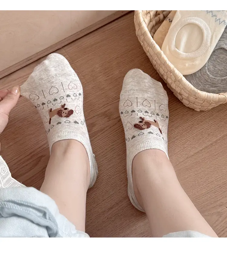 Spring and Summer Socks Women's Socks South Korea Boneless Socks Ultra-thin Silicone Shallow Mouth Boat Socks Fairisland Ins Style Invisible Socks — feature 6