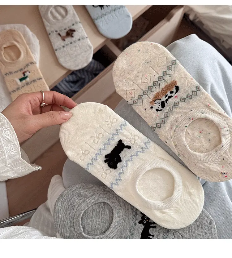 Spring and Summer Socks Women's Socks South Korea Boneless Socks Ultra-thin Silicone Shallow Mouth Boat Socks Fairisland Ins Style Invisible Socks — feature 9