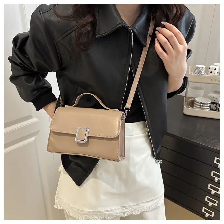 Black Minimalist Shoulder Bag with Silver Clasp — feature 8
