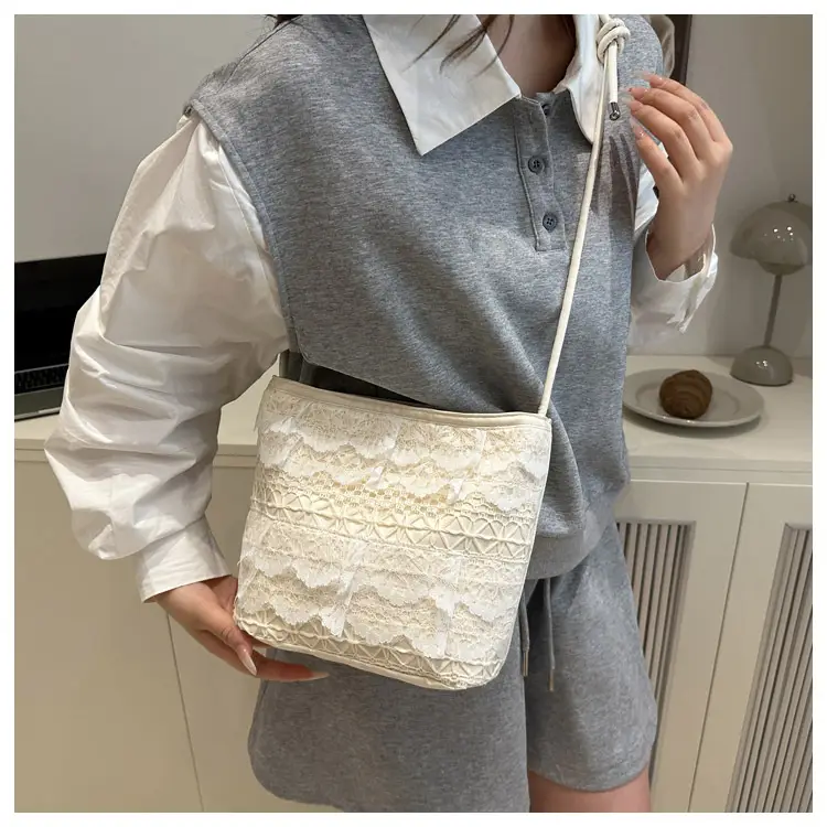 Women's Lace Embroidered Shoulder Bag 2025 New Style — feature 11