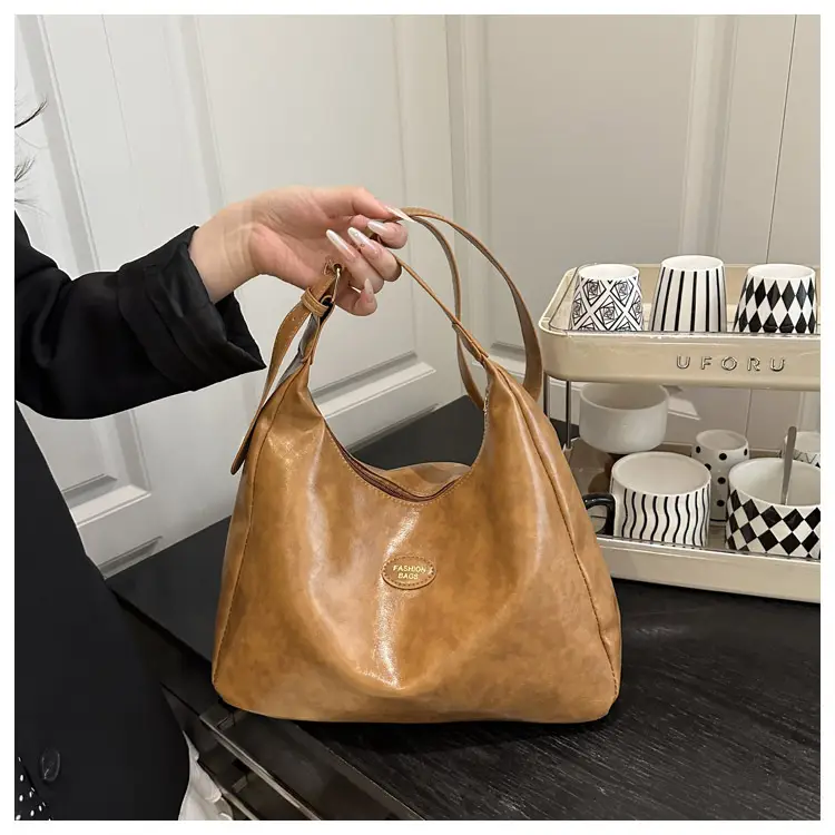 Brown Leather Shoulder Bag for Women 2025 — feature 19