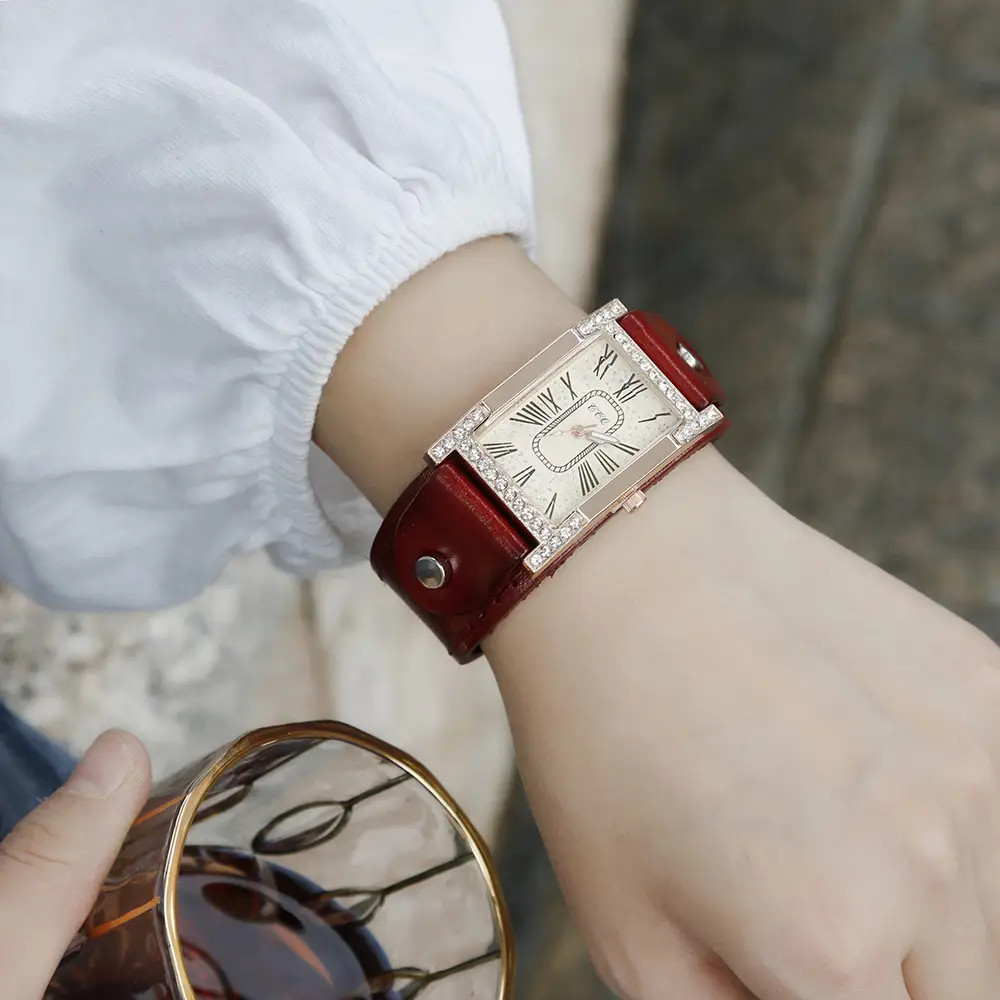 Women's Luxury Roman Numeral Watch with Rhinestone Diamond Band - Image 10
