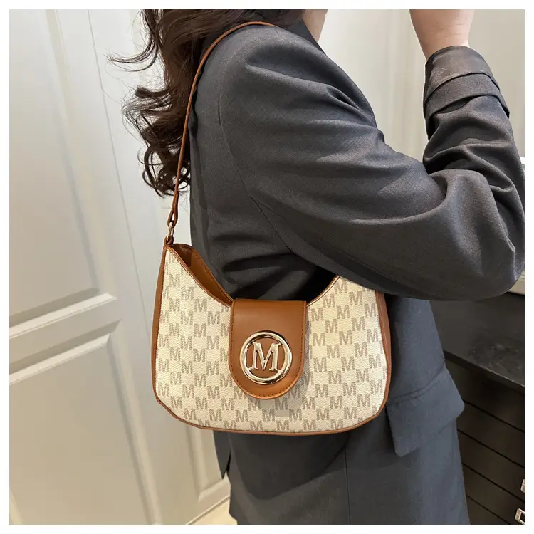 Retro Letter Print Shoulder Bag Brown Leather 2025 — feature 10