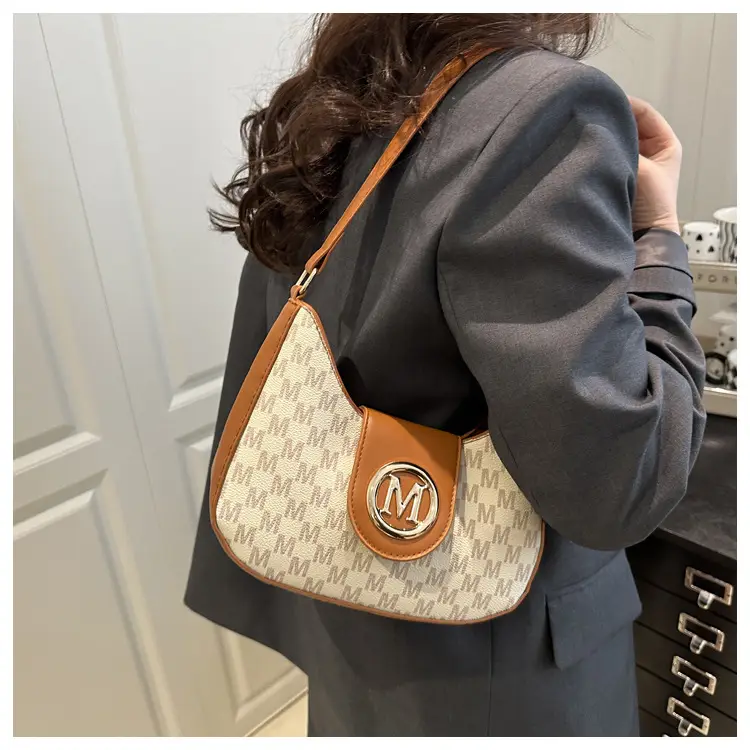 Retro Letter Print Shoulder Bag Brown Leather 2025 — feature 11