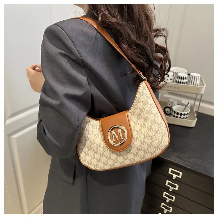 Retro Letter Print Shoulder Bag Brown Leather 2025 — feature 12