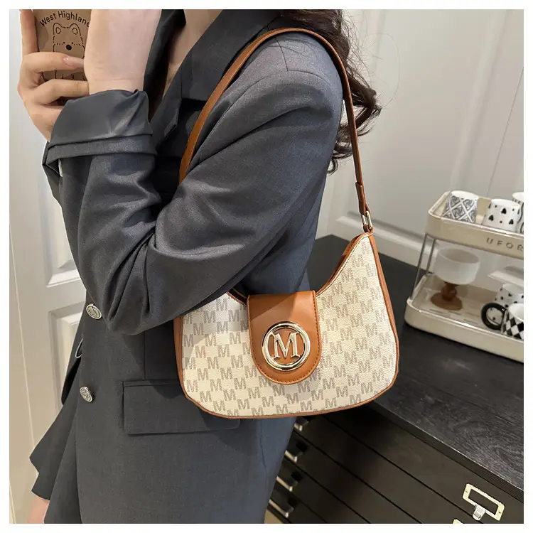 Retro Letter Print Shoulder Bag Brown Leather 2025 — feature 13