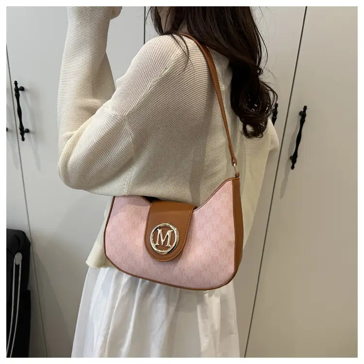 Retro Letter Print Shoulder Bag Brown Leather 2025 — feature 18