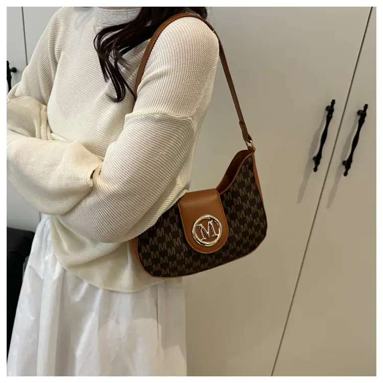 Retro Letter Print Shoulder Bag Brown Leather 2025 — feature 23
