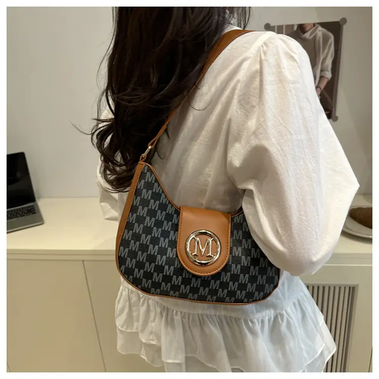 Retro Letter Print Shoulder Bag Brown Leather 2025 — feature 26