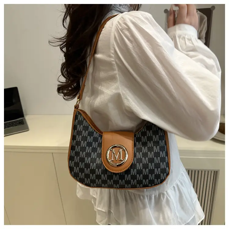 Retro Letter Print Shoulder Bag Brown Leather 2025 — feature 27