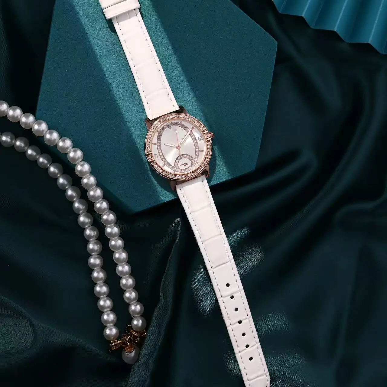 Women's Cross-Border European Watch with Diamond Dial & Brown Strap — feature 1