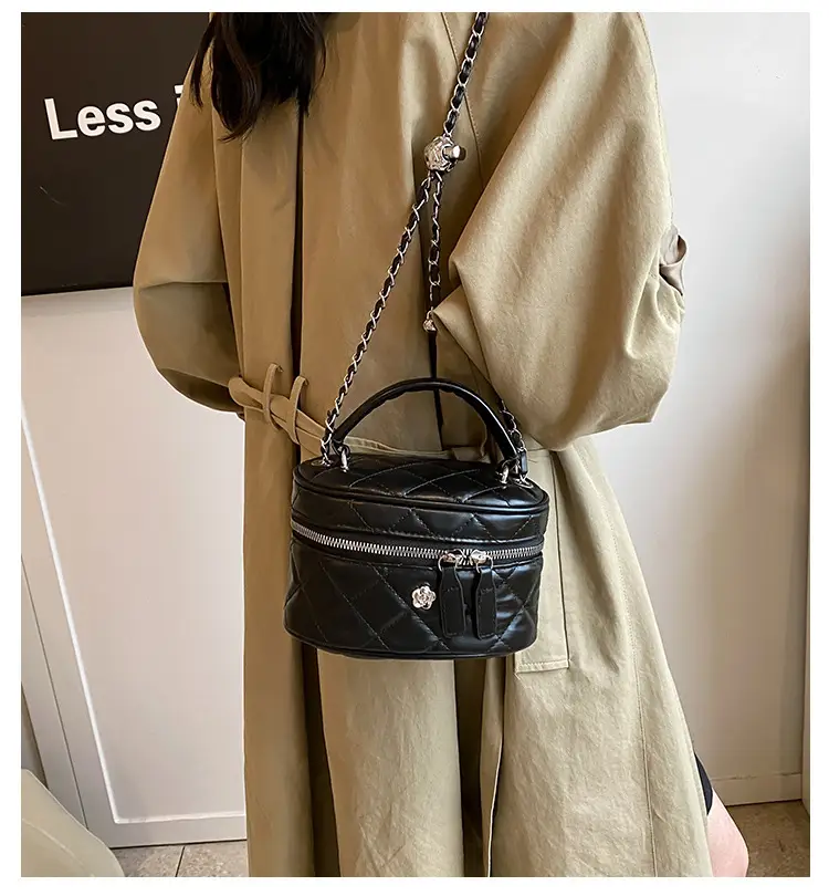 Crossbody Bag with Chain Strap Beige 2025 Design — feature 1