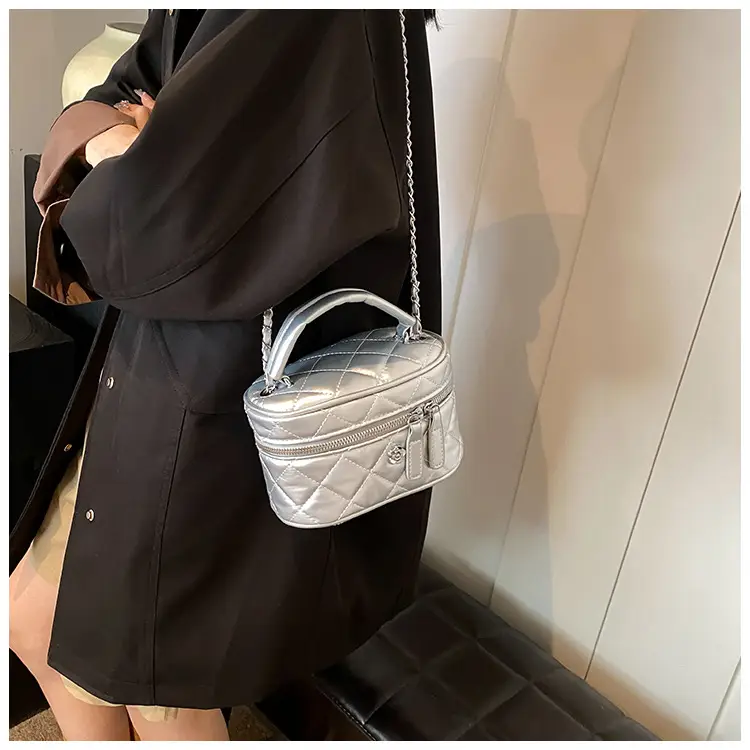 Crossbody Bag with Chain Strap Beige 2025 Design — feature 15